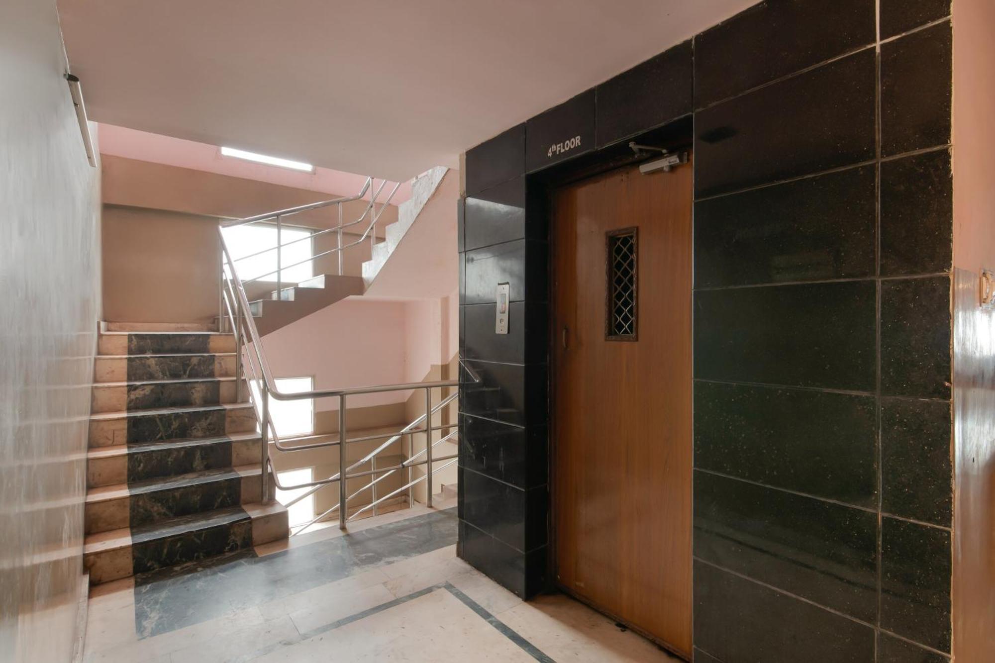 Spot On Hotel Manikanta Residency ヴィシャーカパトナム エクステリア 写真